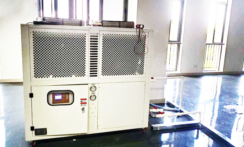 模具、吹塑、行業(yè)冷卻用箱體式冷水機(jī)